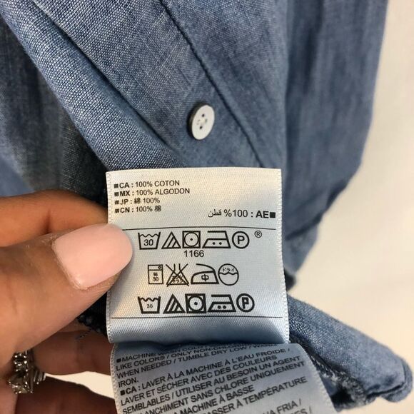 Old Navy Classic Medium Wash Chambray Button Down - Picture 11 of 11